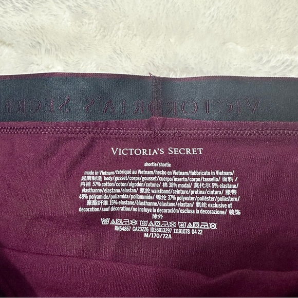 VICTORIAS Secret Shortie Panties - Picture 6 of 7